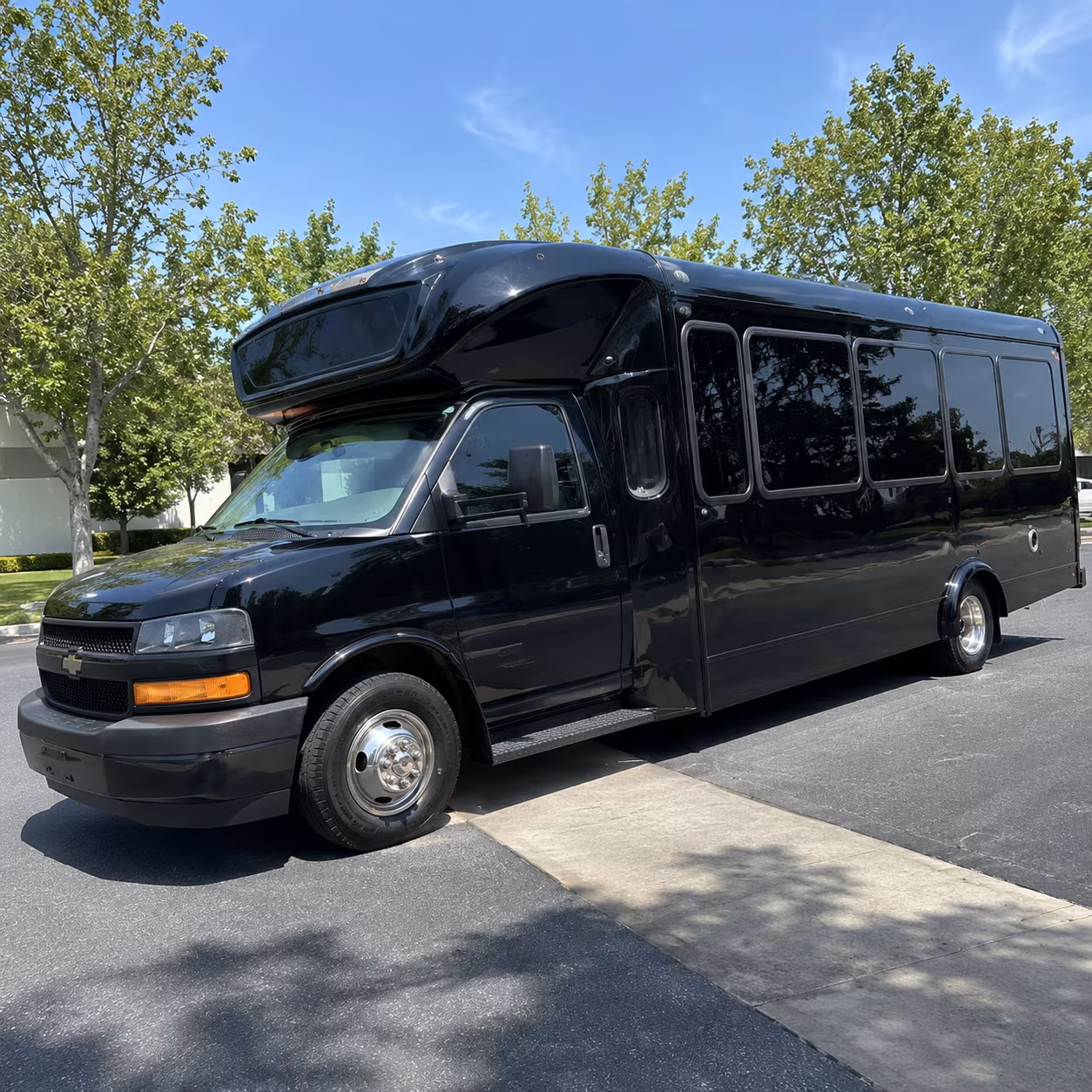 reno 15 passenger party bus